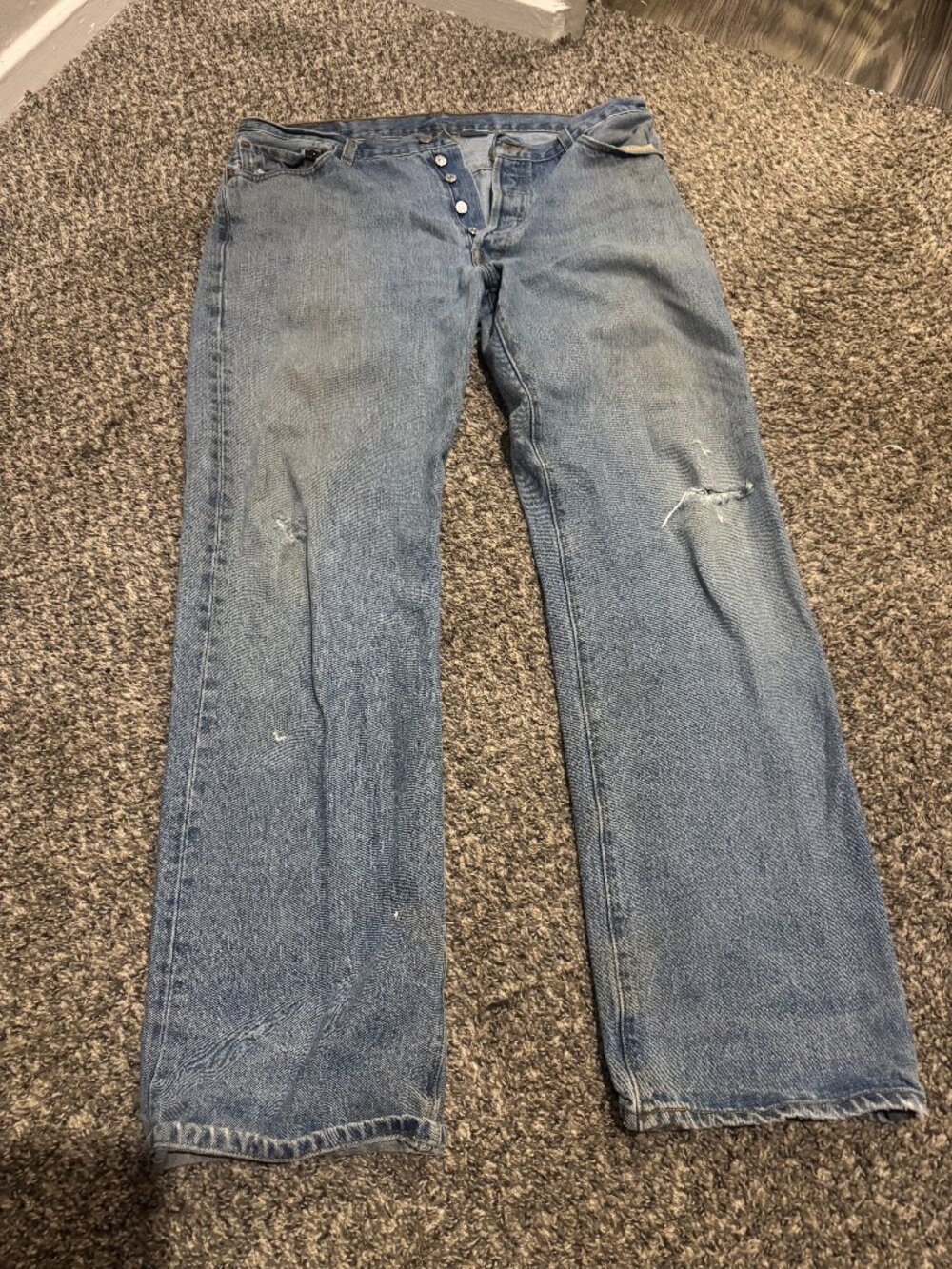 Levi’s 501 Original Fit Men’s W36 Distressed Button Fly Jeans 100% Cotton